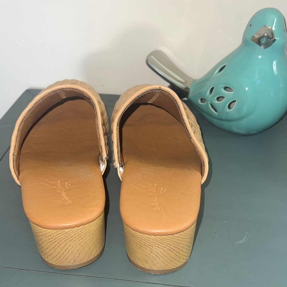 Universal Thread Beige Woven Clogs 6.5 - image 4